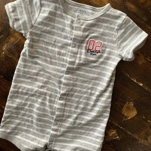 🌷 2 for $10 🌷 Carters 24 month Romper